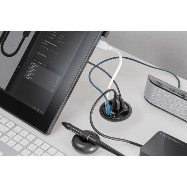3-porttinen sisäänrakennettu USB-keskitin, jossa 2 x 3,5 mm:n jakkiliitäntää
