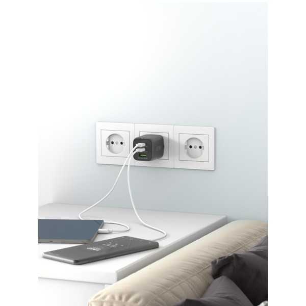 65 W:n setti, jossa USB-C-pikalaturin nanokaapeli ja USB-C-tekstiilikaapeli (1 m)